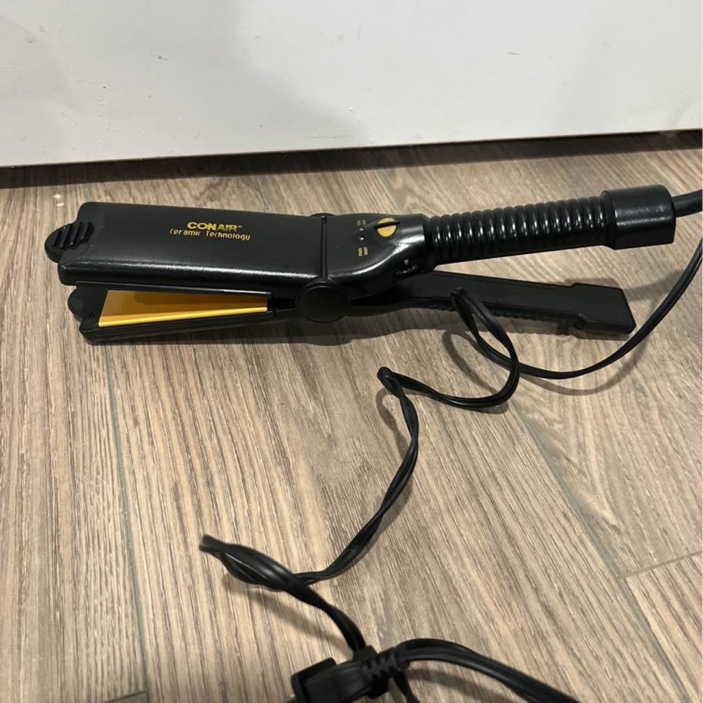 Conair Black and Gold Hair Straightener
